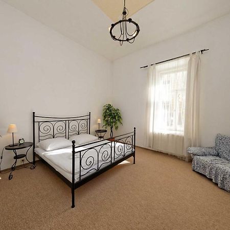 Apartments U Cisare Прага Екстериор снимка