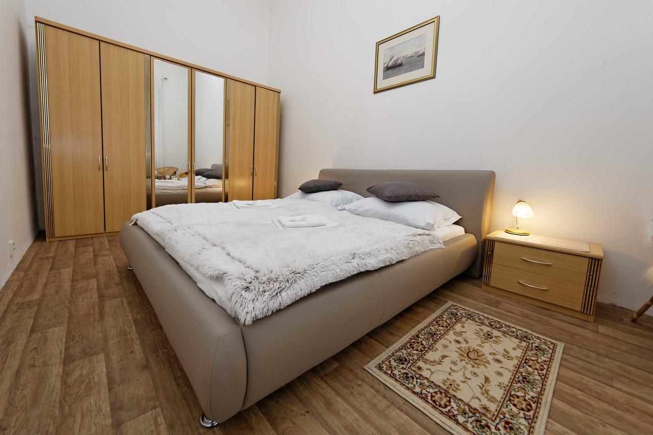 Apartments U Cisare Прага Екстериор снимка