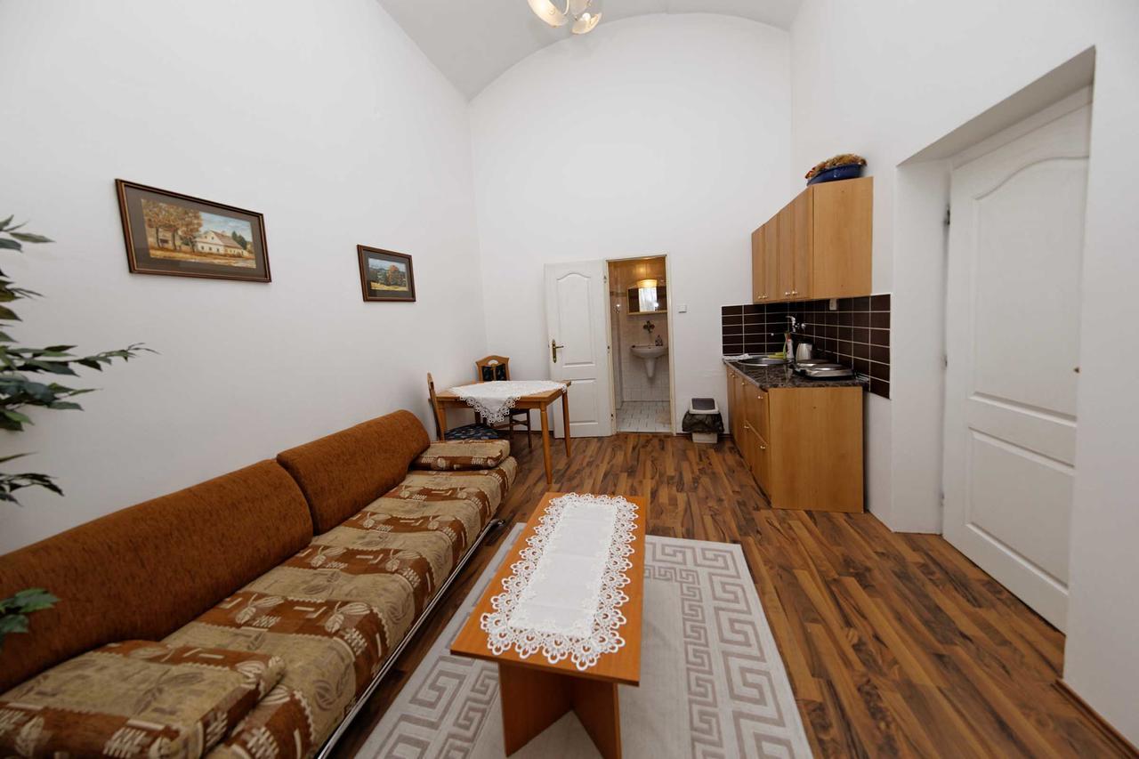 Apartments U Cisare Прага Екстериор снимка