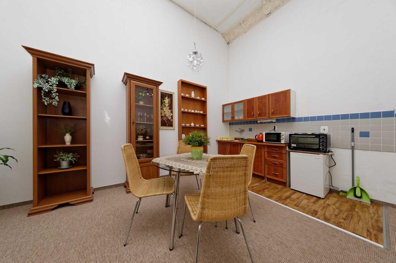 Apartments U Cisare Прага Екстериор снимка